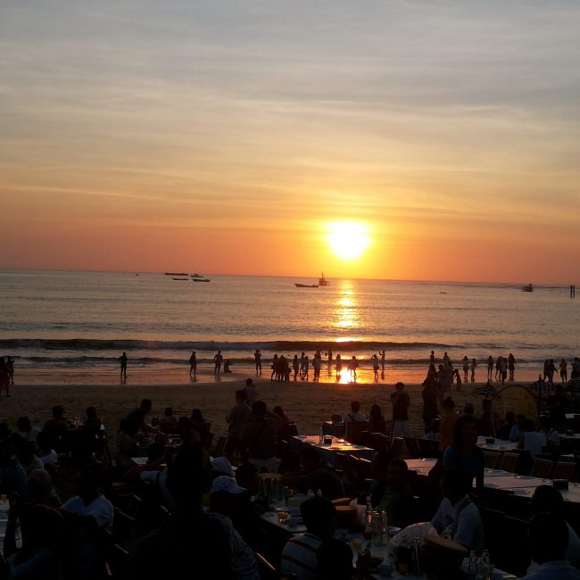 Honeymoon Romantis di Pantai Jimbaran | Paket Honeymoon Bali
