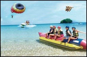 Pantai Tanjung Benoa dengan pasir putih dan air laut jernih di Bali