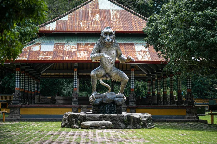 Hutan dan pura Alas Kedaton di Tabanan, Bali