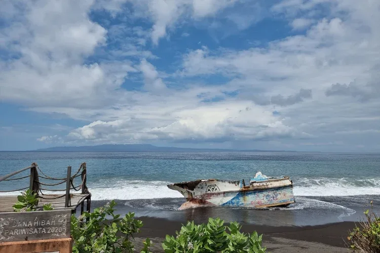 wisata karang asem