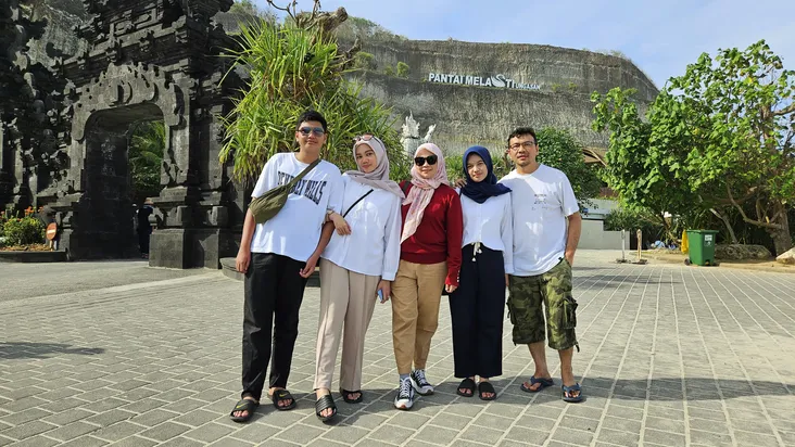 Pantai Melasti Bali