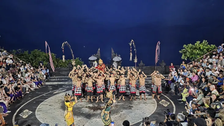 Tari Kecak Uluwatu Bali 3